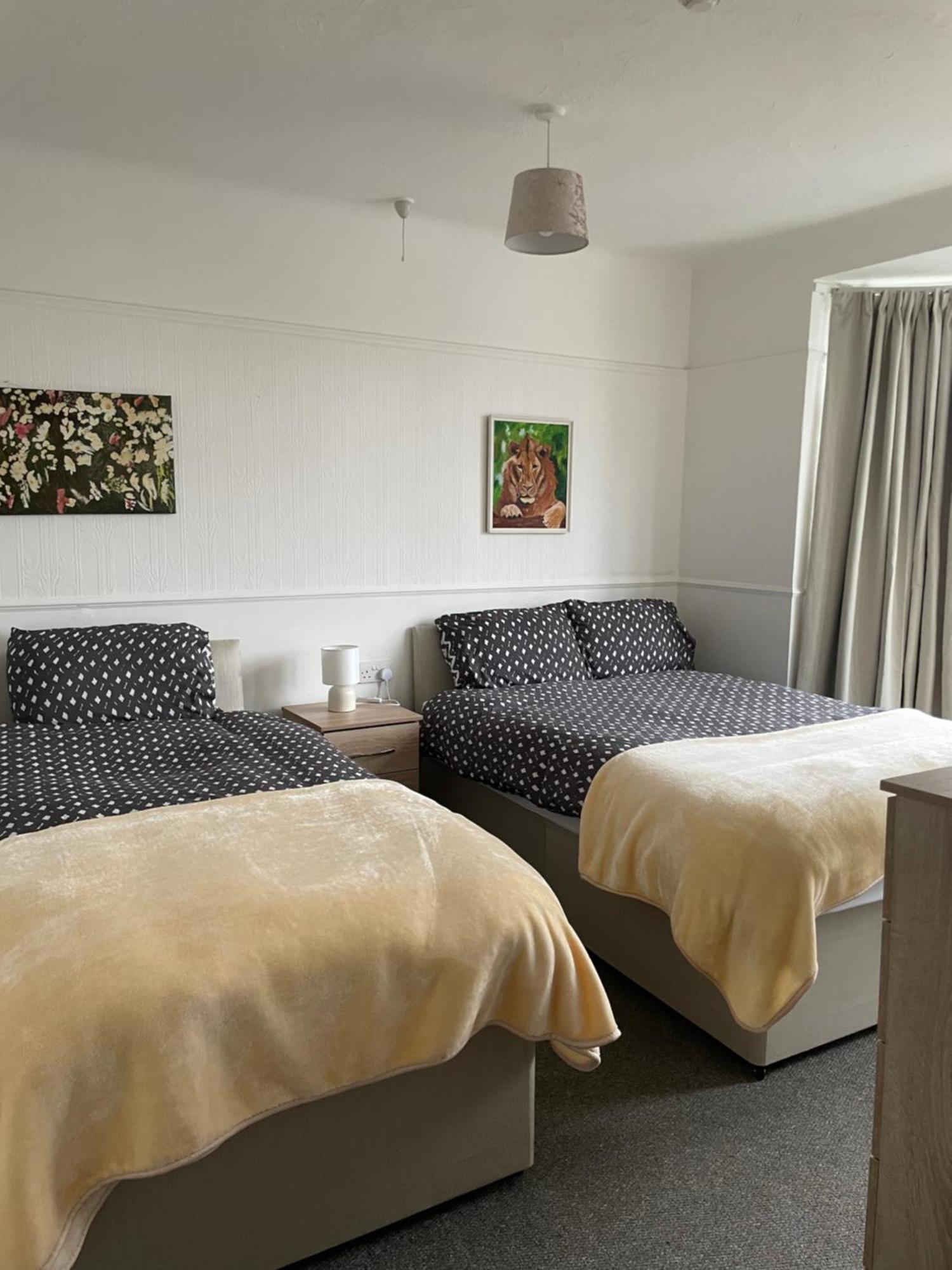 Amitie Guest House บอร์นมัธ ภายนอก รูปภาพ